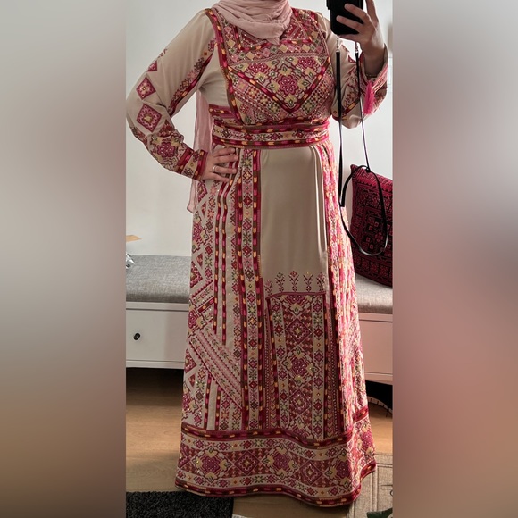 Beautiful Beige/Burgundy Full Embroidered Palestinian Thobe - Picture 1 of 6